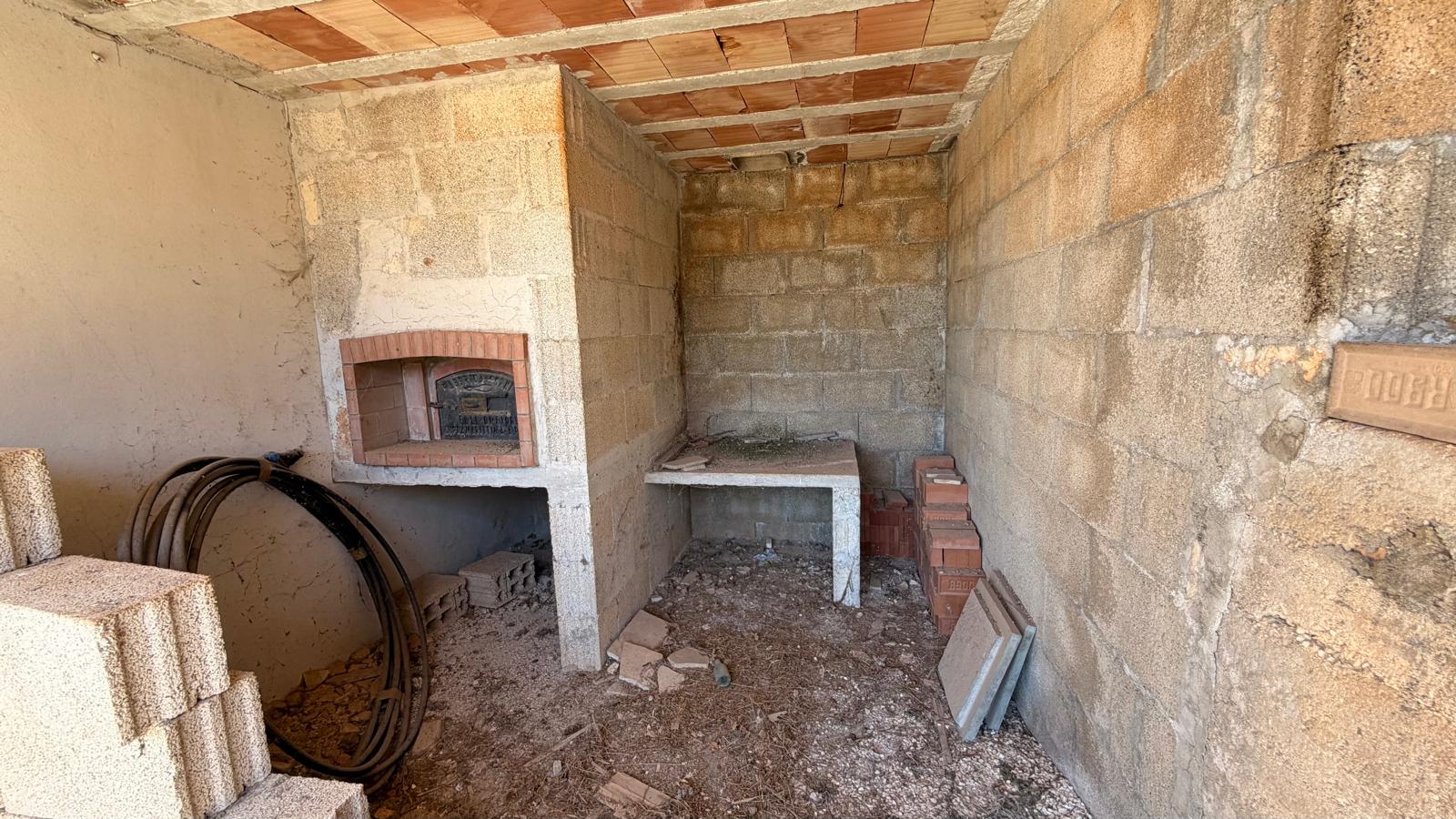 Piccola Villetta In Zona Abitata, 2 Vani e Acc, Trullo, Deposito.